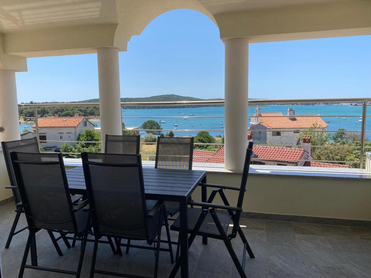 Villa Livi - Luxury Sea View Appartments Medulin Extérieur photo